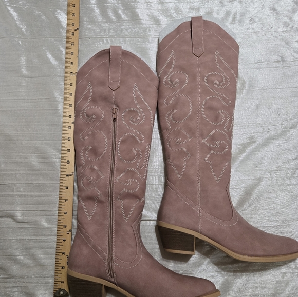 Pink Women's Cowboy Boots By Comfort ( Cato) NWT Size 8. - Picture 5 of 6